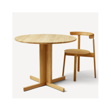 Table ronde TREFOIL en chêne - Form & Refine
