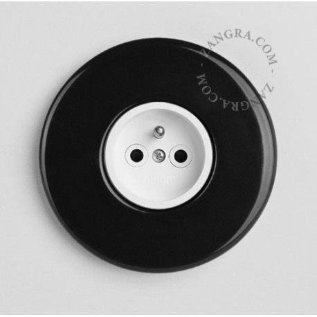 Prise 2P+T en porcelaine noire brillante - Zangra