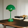 Lampe de table sans fil FlowerPot Matt White VP9 by Verner Panton - &Tradition