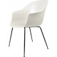 Chaise BAT pieds métal ou bois / Assise en polypropylène - Gubi